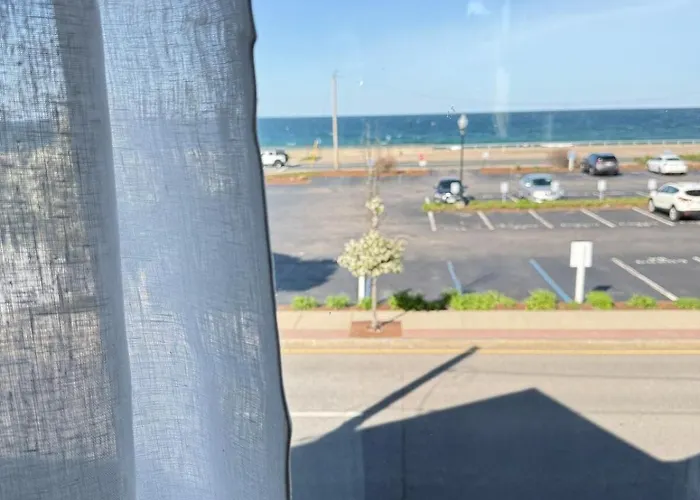 Ocean View Cozy Stay 3